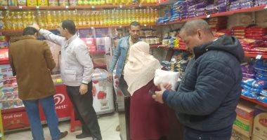 حملات على الأسواق فى قرى ومدن كفر الشيخ والتحفظ على 800 كيلو أسماك مملحة