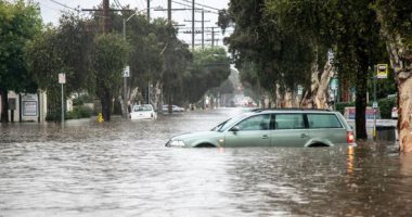 الأرصاد الأمريكية تحذر من مخاطر السفر فى كاليفورنيا وسط استمرار العواصف