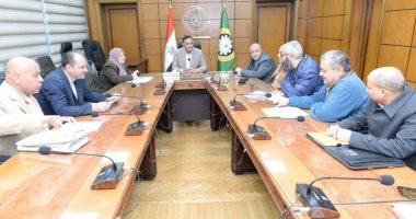 محافظ الدقهلية يجتمع بممثلى شركة المقاولين العرب لبحث تنفيذ مشروعات بالمحافظة