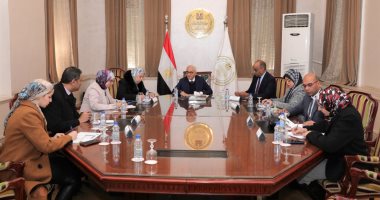 وزير التعليم يعلن تطوير المناهج للطلاب ذوى الإعاقة البصرية