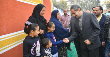 حياة كريمة.. محافظ الغربية يسلم 5 منازل بعد تجديدها ويفتتح قافلة اجتماعية بقرى زفتى