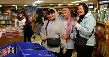 إقبال شبابى على أكبر مكتبة عائمة فى العالم بميناء بورسعيد السياحى