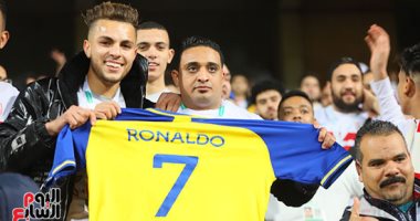قميص كريستيانو رونالدو يظهر في مدرجات الزمالك قبل مواجهة الاتحاد السكندرى.. صور