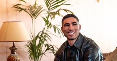 أشرف حكيمي يحتفل باطلاق اسمه على ملعب بمسقط رأسه في المغرب.. صور