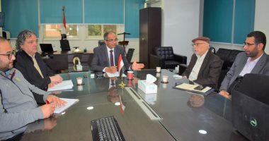 نائب وزير الإسكان يستعرض النماذج التطبيقية للأبحاث العلمية المتعلقة بتحلية المياه