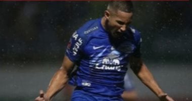 ثروته تفوق ميسى ورونالدو 20مرة.. "فائق بلقية" أغنى لاعب كرة بالعالم.. فيديو