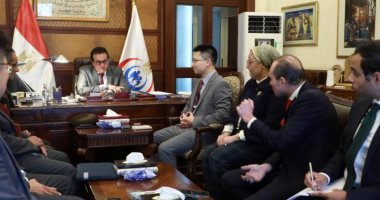 وزير الصحة يبحث التوسع بخدمات الفحوصات والتحاليل بالمعامل المركزية 