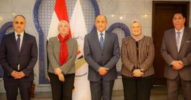 وزيرا الطيران المدنى والبيئة يوقعان بروتوكولا للتعاون.. صور   
