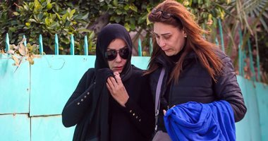 ريم البارودى تشيع جثمان والدها إلى مثواه الأخير .. صور