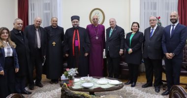 رئيس الطائفة الكلدانية يزور الكنيسة الأسقفية للتهنئة بعيد الميلاد المجيد