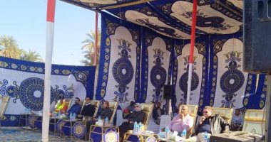 محافظة أسوان تنفذ تجربة عملية لمكافحة التلوث البترولى بنهر النيل.. صور