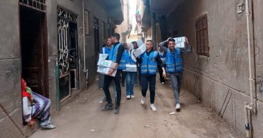 "حياة كريمة" توزع مواد غذائية على الأسر البسيطة بسوهاج.. صور 
