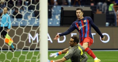 ليفاندوفسكي وديمبيلى يقودان هجوم برشلونة ضد ريال مدريد فى نهائي سوبر إسبانيا