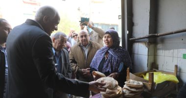 محافظ الجيزة يراجع وزن الرغيف فى مخابز البوهى وإمبابة.. صور