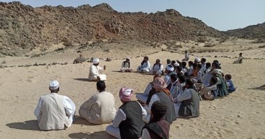 اكتشف "مساجد الصحراء الشرقية" سقفها السماء وسجادها الرمال.. صور