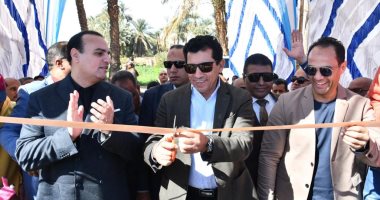 وزير الشباب والرياضة يفتتح تطوير مركزى شباب العديسات والزهراء بالطود