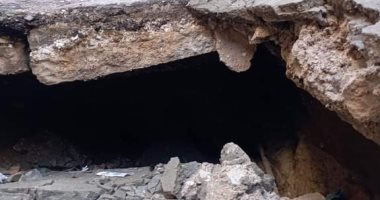 هبوط أرضى بكوم الدكة فى الإسكندرية وجار إصلاحه.. صور
