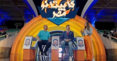 "مدحت شلبى" يدخل فى تحدٍ مع المعلق "خالد خيرى" فى الأغانى بـ"كابيتانو مصر"