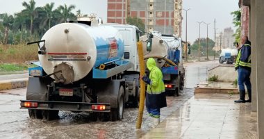 رفع تراكمات مياه نوة "الفيضة الكبرى" من شوارع الإسكندرية 