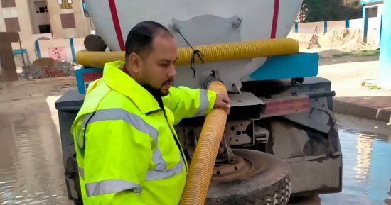 تكثيف ميداني لرؤساء الأحياء والأجهزة التنفيذية لكسح تجمعات الأمطار بالإسكندرية 