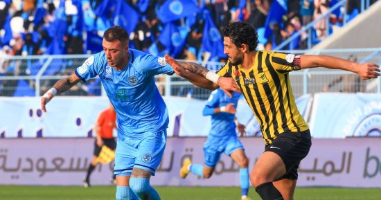 اتحاد جدة يتعادل مع الباطن 1-1 فى الشوط الأول بمشاركة حجازى وطارق حامد