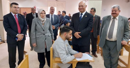 رئيس جامعة بنها يتفقد الامتحانات بكليتى الزراعة والطب البيطرى والصوب الزراعية