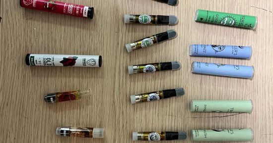 جمارك مطار القاهرة تضبط راكبين بحوزتهما مخدرات متنوعة