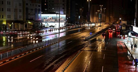 أمطار متوسطة إلى غزيرة تضرب أنحاء متفرقة من أحياء مكة المكرمة