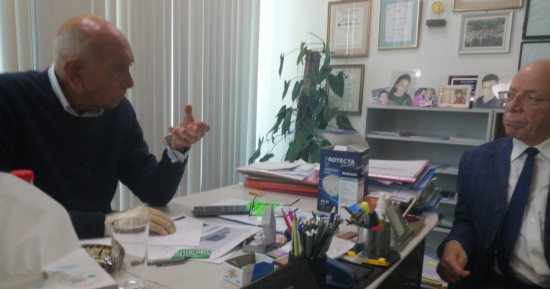 وزير الثقافة الأسبق يزور الدكتور غنيم بمركز الكلى في المنصورة