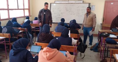 انتظام لجان امتحانات تانية ثانوى بالجيزة فى أول أيام الامتحانات.. صور