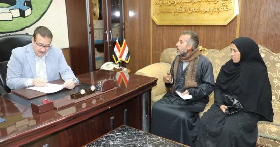 محافظ المنوفية يقرر صرف مساعدة عاجلة لشاب تعرض لحادث