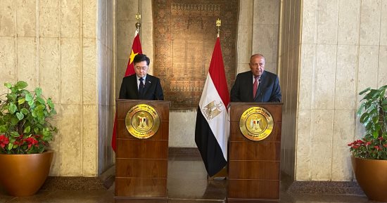 وزير خارجية الصين: تربطنا صداقة تاريخية.. ومن يشرب مياه النيل يعود لمصر مجددا