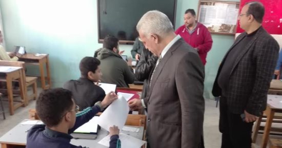 مدير تعليم القاهرة يتفقد لجان امتحانات الصف الثانى الثانوى العام