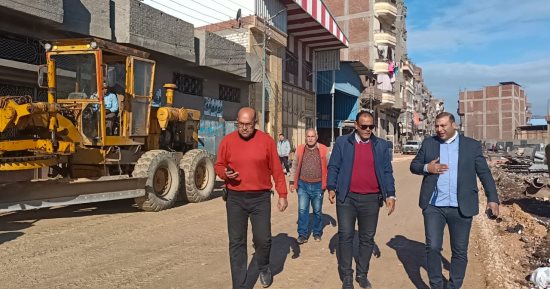 إنشاء محاور جديدة وتمهيد الطرق وإزالة تعديات فى عدد من مدن محافظة كفر الشيخ