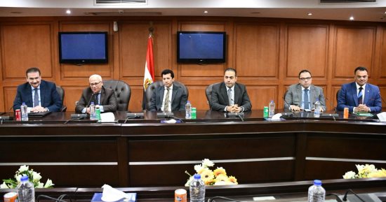 وزير الرياضة ومحافظ بورسعيد يتفقان على البدء فى تنفيذ أعمال إنشاء إستاد بورسعيد