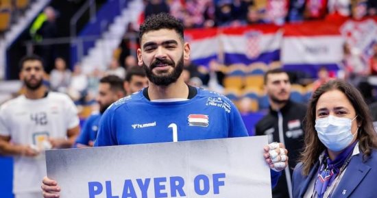 والدة حارس منتخب اليد: عبد الرحمن طلعنى عمرة وأنا بدعى لمصر فى الحرم