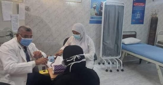 حياة كريمة.. فحص 289 مواطنا فى قافلة طبية بقرية المستعمرة بالبحر الأحمر
