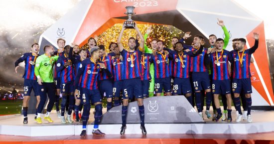 مراسم تتويج برشلونة بلقب كأس السوبر الإسباني.. فيديو وصور