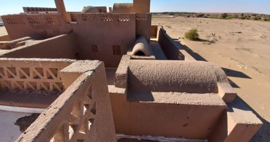 تحفة حسن فتحى المعمارية بالوادى الجديد تعود للحياة من جديد "بعد 55 عاما من توقف العمل بها".. قرية باريس صديقة للبيئة مبنية من الطوب اللبن وبنظام تحكم هندسى فريد فى درجات الحرارة والتهوية.. صور