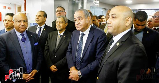 التجارة الداخلية: مجمع الخدمات النموذجى بغرفة القاهرة يتيح التوقيع الإلكترونى