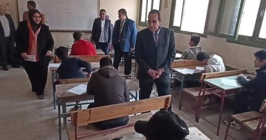 محافظ شمال سيناء يتفقد لجان امتحانات الشهادة الإعدادية