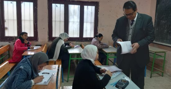 وكيل تعليم الغربية يطمئن على سير امتحانات النقل بمدارس غرب طنطا