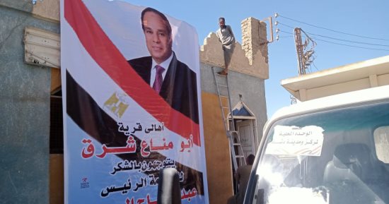 توزيع كراتين مواد غذائية بنصف الثمن على المواطنين بقرى "حياة كريمة" في قنا