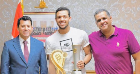 وزير الرياضة يهنئ مصطفى عسل لتصدره التصنيف العالمى للإسكواش بعد فوزه بلقب بطولة هيوستن الدولية