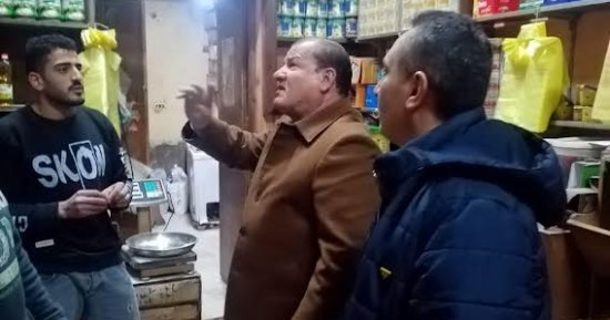 حملات للمرور على المحلات فى مركز المحلة للتأكد من الالتزام بالأسعار