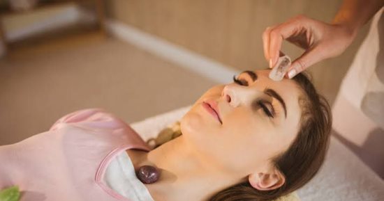 أحجار كريمة تستخدم فى التدليك للتخلص من الطاقة السلبية.. مش بس للزينة 