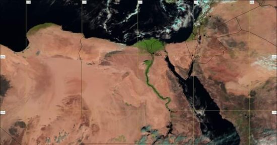 صور الأقمار الصناعية ترصد الأجواء صافية الآن على أغلب الأنحاء بالجمهورية