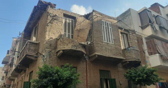 تحطم سيارة فى انهيار شرفة عقار بالإسكندرية دون إصابات