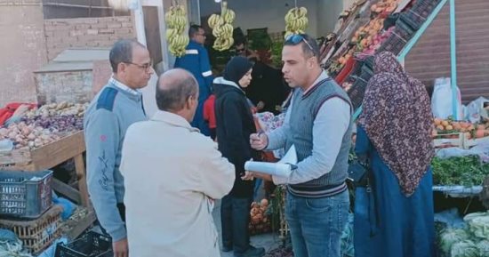 حملات رقابية مكبرة لضبط الأسعار بأسواق البحر الأحمر.. حملة على المعارض للتأكد من صلاحية السلع وتسعيرها.. المحافظ يكلف مستشاره بجولة تفقدية على تجار الغردقة.. وتكليفات عاجلة لرؤساء المدن بمعاقبة محتكري السلع