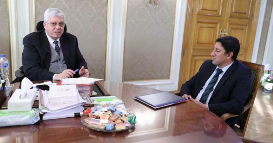 وزير التعليم العالى يلتقى نقيب البيطريين لبحث الاستفادة من خريجى قطاعات الإنتاج